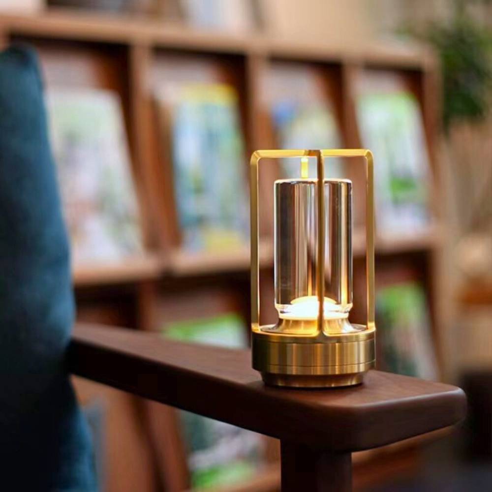 מנורת שולחן יוקרתית בעיצוב מודרני | אודמלו ישראל